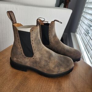 Blundstone Distressed Brown Ankle Boots